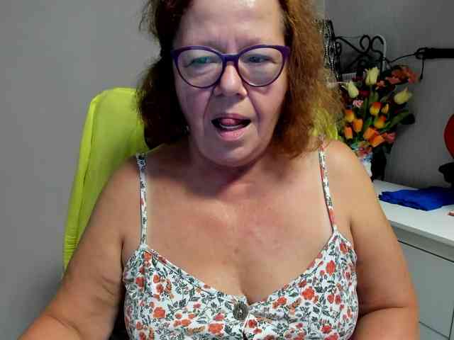 flirty-adele webcam