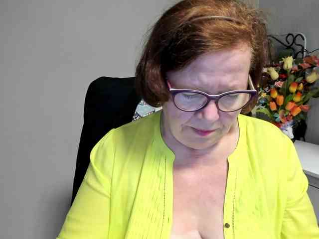 flirty-adele webcam