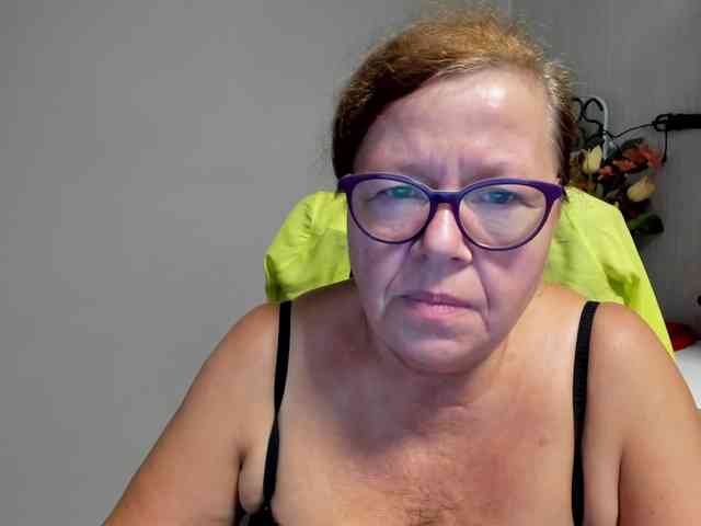 flirty-adele webcam