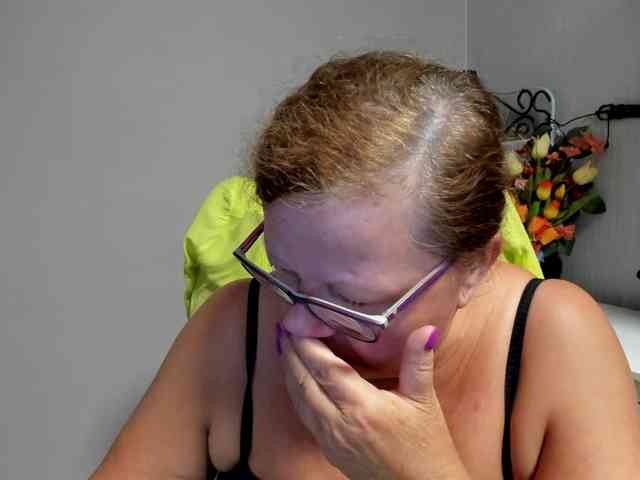 flirty-adele webcam