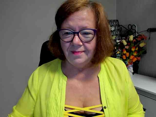 flirty-adele webcam