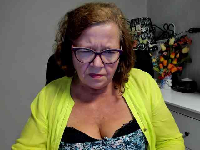 flirty-adele webcam