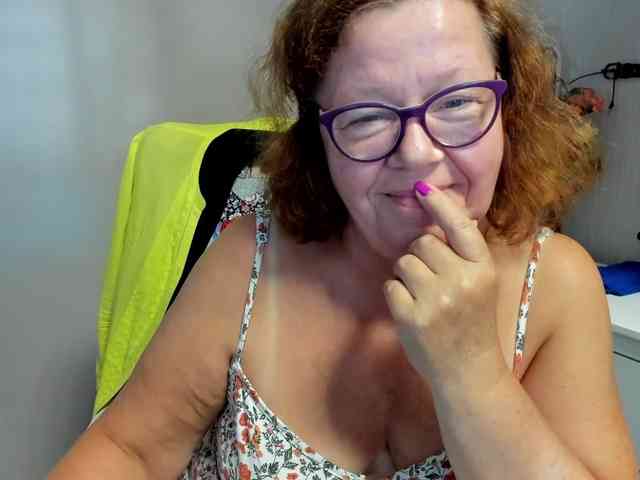 flirty-adele webcam