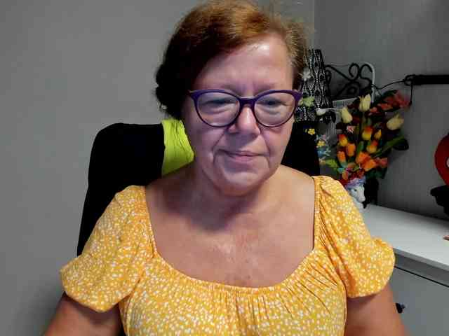 flirty-adele webcam