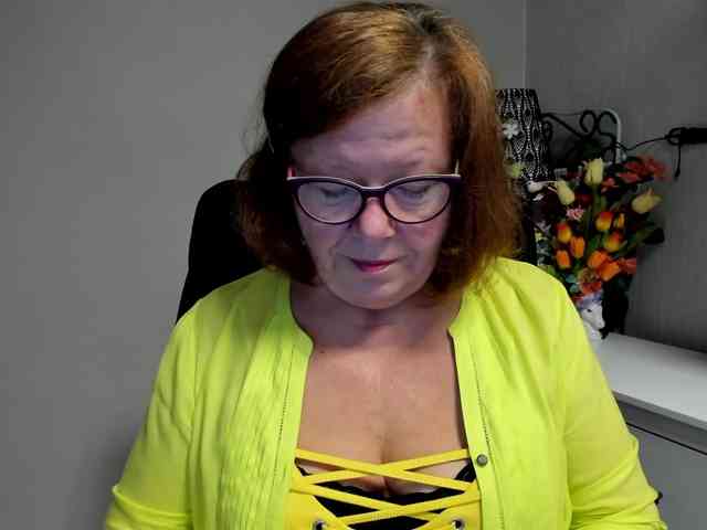 flirty-adele webcam