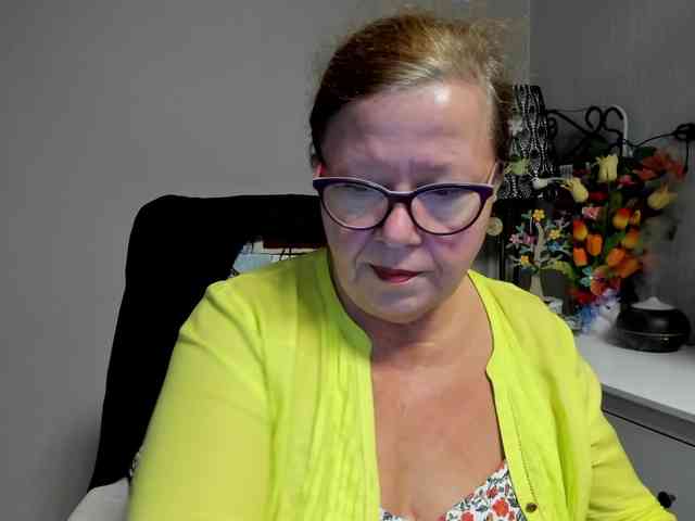 flirty-adele webcam