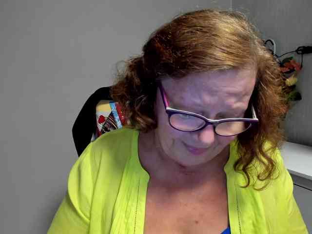 flirty-adele webcam