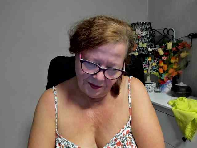 flirty-adele webcam
