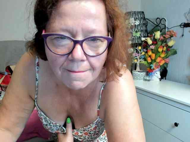 flirty-adele webcam