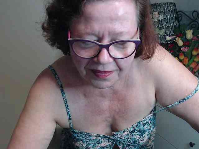 flirty-adele webcam