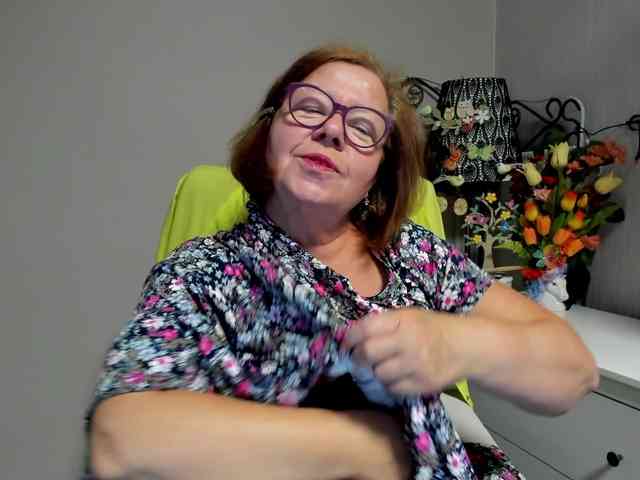 flirty-adele webcam