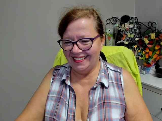 flirty-adele webcam