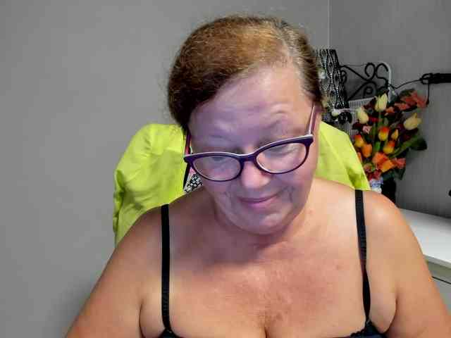 flirty-adele webcam