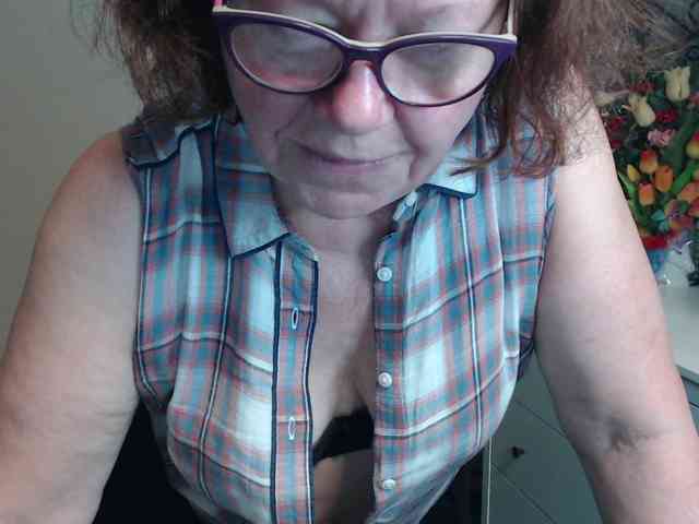 flirty-adele webcam