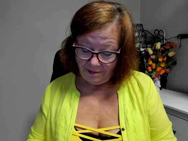 flirty-adele webcam