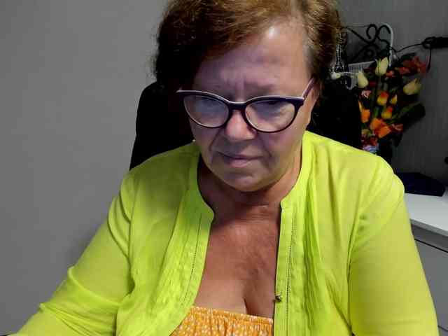 flirty-adele webcam