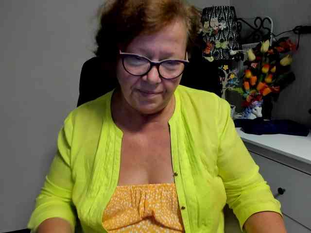 flirty-adele webcam