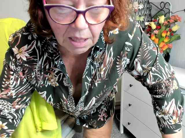 flirty-adele webcam