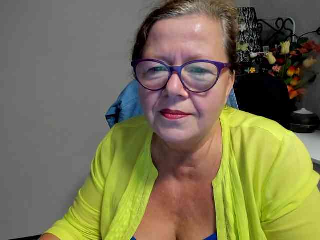 flirty-adele webcam