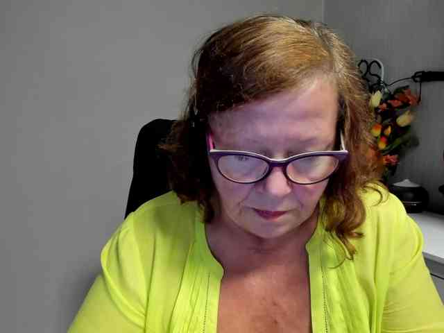 flirty-adele webcam