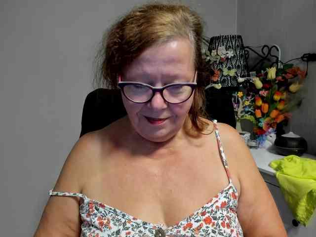 flirty-adele webcam