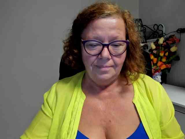 flirty-adele webcam