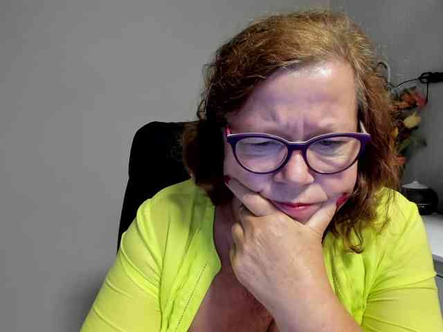 flirty-adele webcam