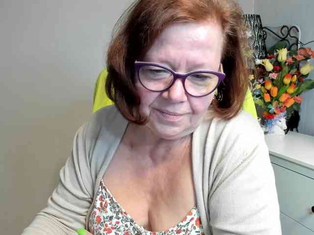flirty-adele webcam