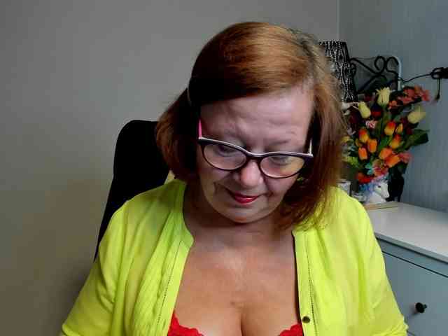 flirty-adele webcam