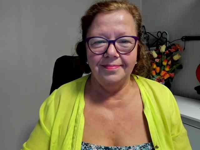 flirty-adele webcam