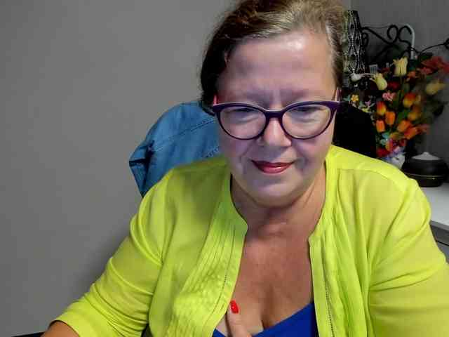 flirty-adele webcam
