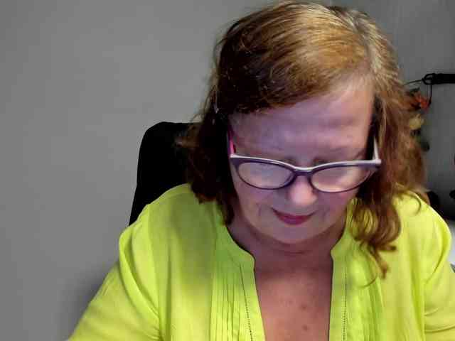 flirty-adele webcam