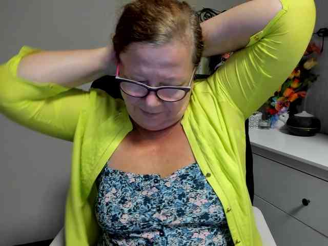 flirty-adele webcam