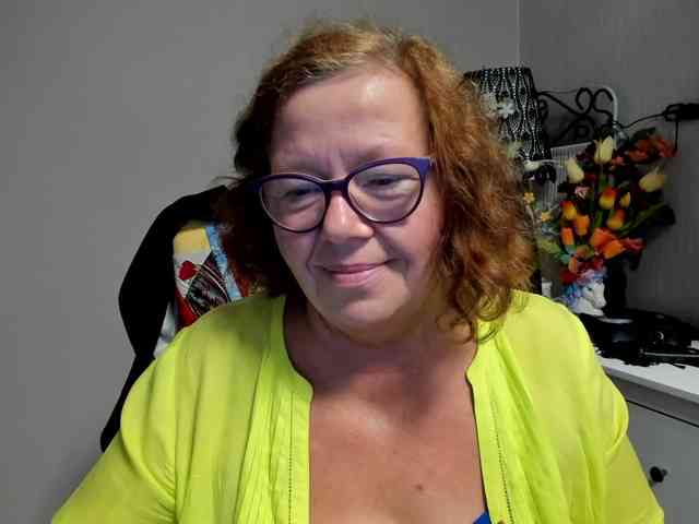 flirty-adele webcam