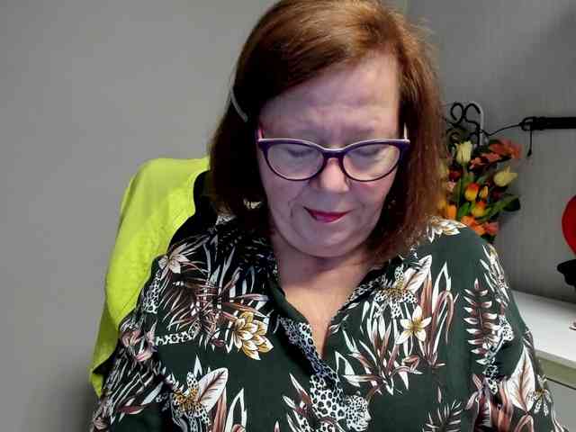 flirty-adele webcam