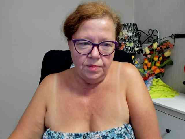 flirty-adele webcam