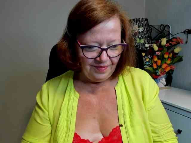 flirty-adele webcam