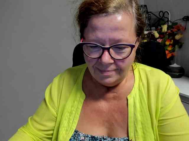 flirty-adele webcam