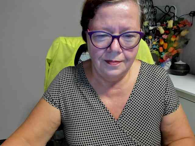 flirty-adele webcam