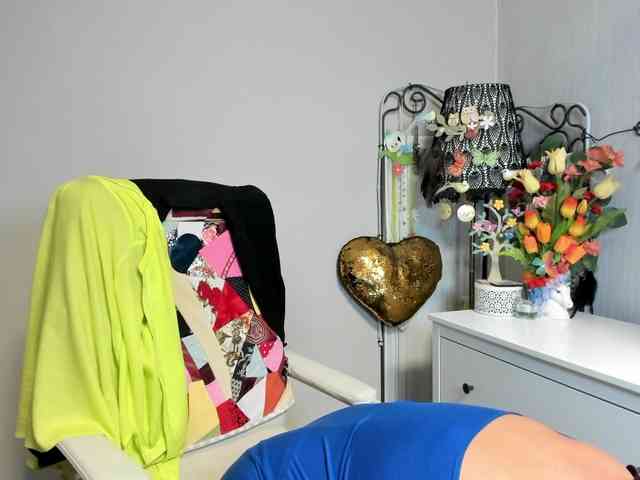 flirty-adele webcam