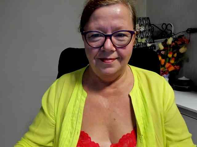 flirty-adele webcam