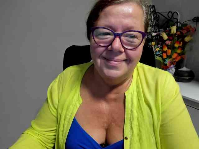 flirty-adele webcam