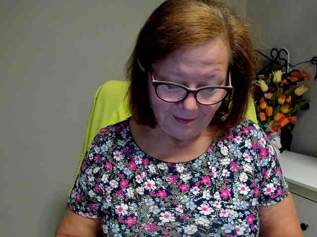 flirty-adele webcam