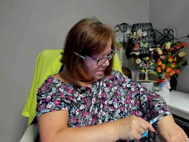 flirty-adele webcam