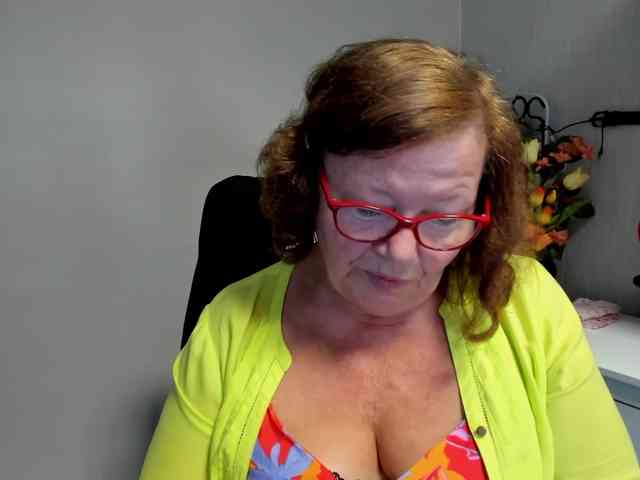 flirty-adele webcam