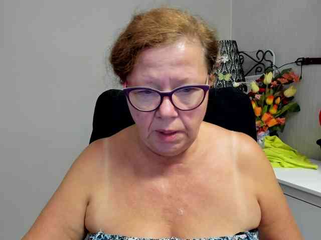 flirty-adele webcam