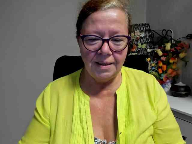 flirty-adele webcam
