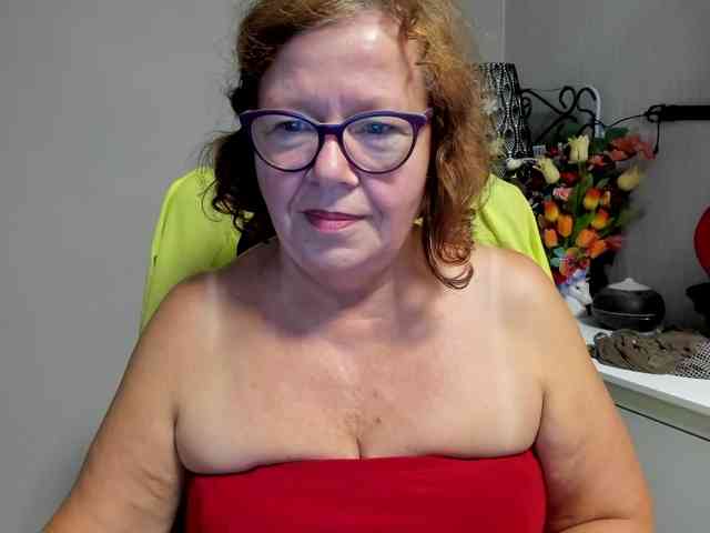 flirty-adele webcam
