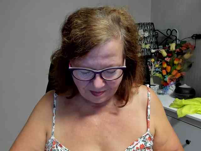 flirty-adele webcam