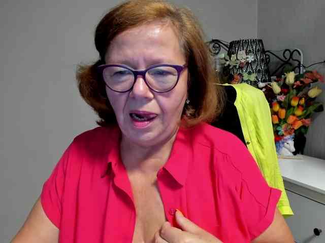 flirty-adele webcam